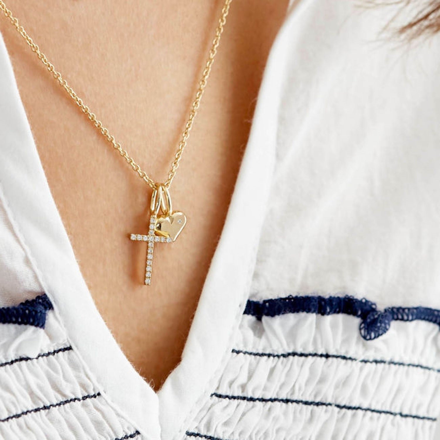 Rock Classic Diamond Cross Pendant