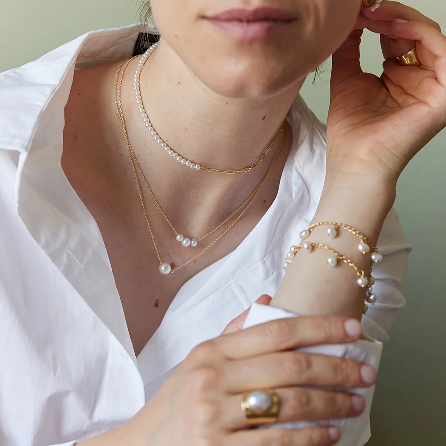 Laura Gold Chain Necklace with Tripple Pearls