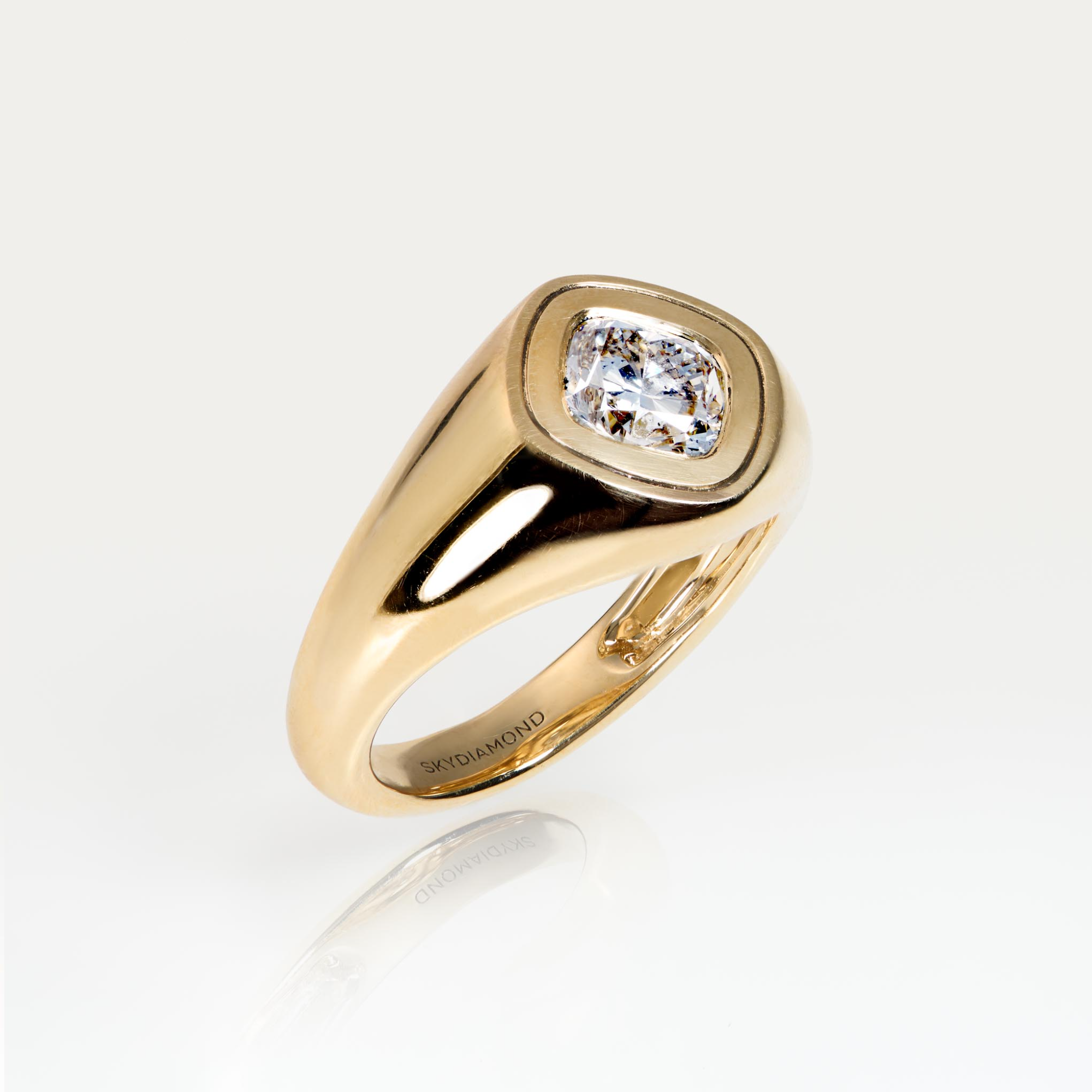 Sky Signet Ring Liquid Silver Cushion 1.07ct  Skydiamond La Maison Couture